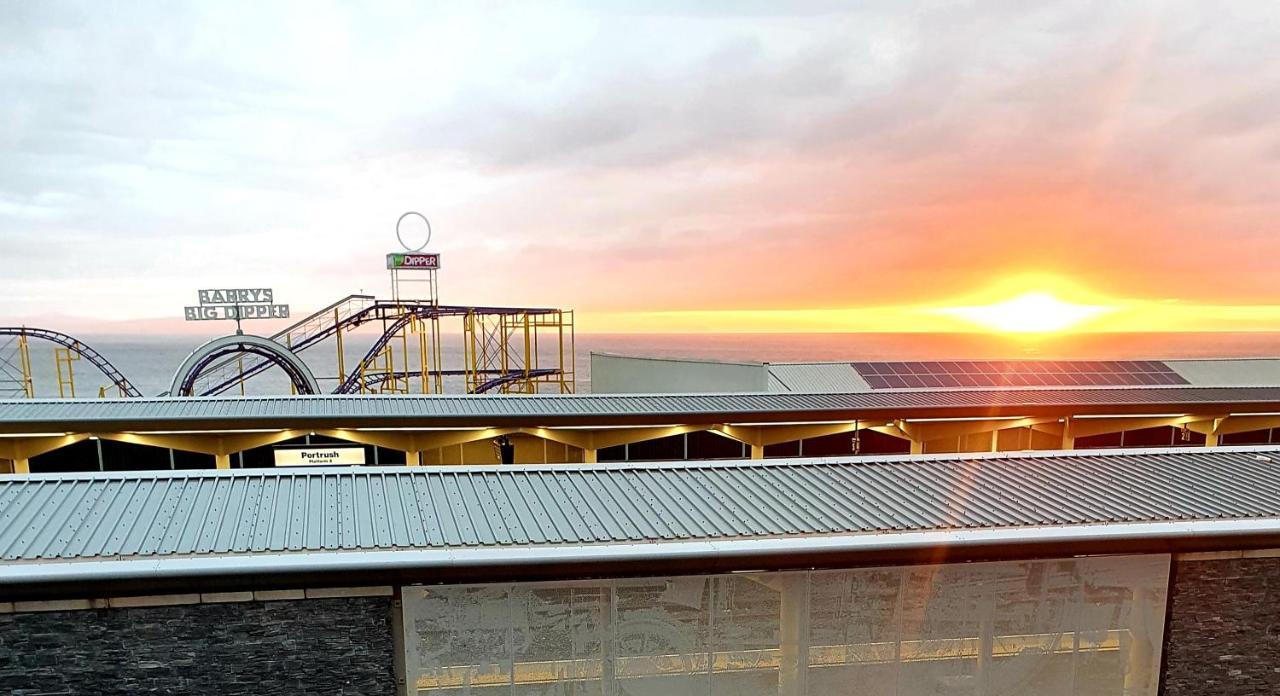 In The Heart Of Portrush - Beautiful Views Apartment Exterior photo